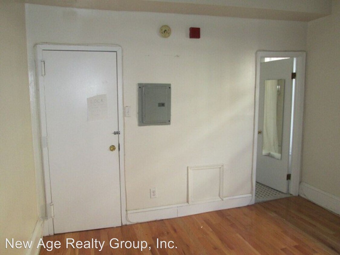 Building Photo - 4325 Sansom St