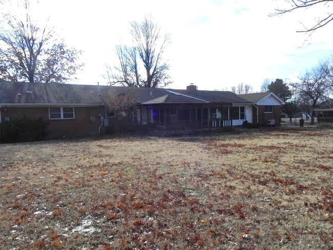 Building Photo - 1205 N Kenwood Ave