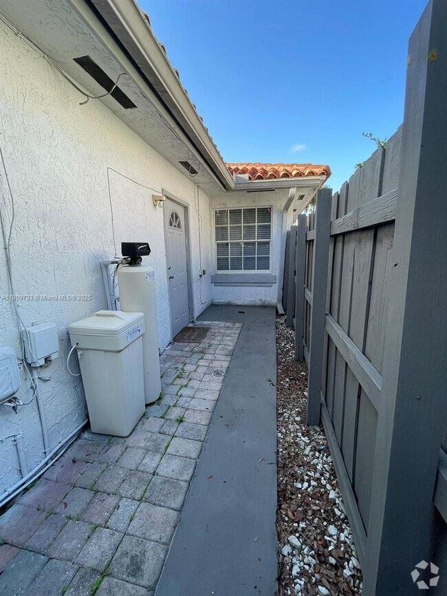 Building Photo - 14938 SW 36th Terrace