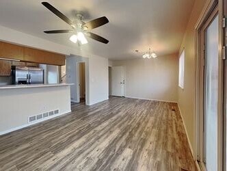 Foto del edificio - 13340 Cherry Cir
