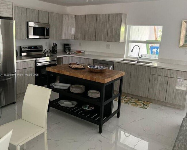 Foto del edificio - 10621 SW 77th Ave