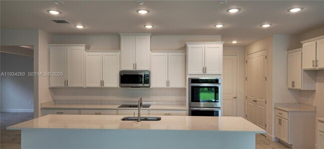 Foto del edificio - 4650 SW Quezon St