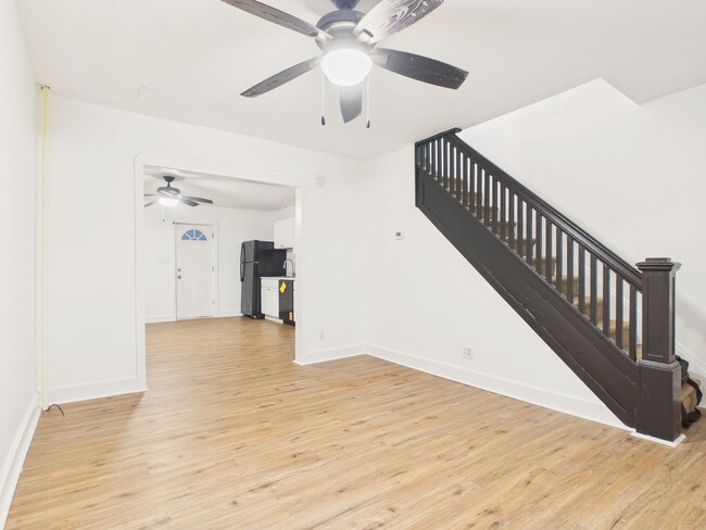 Foto del edificio - Charming 2 Bedroom Single Family on Penn St