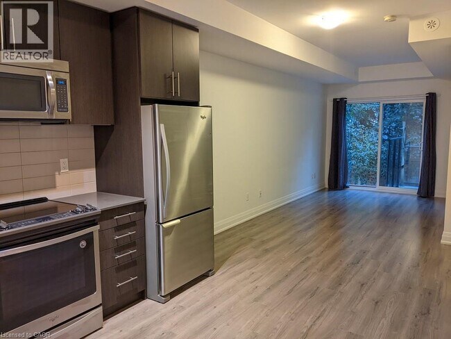 Building Photo - 780 Sheppard Ave E