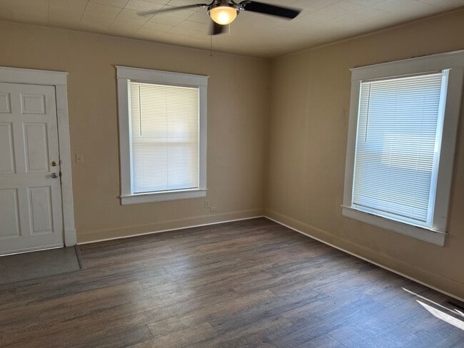 Building Photo - 3 Bedroom 1 Bathroom home for $895!
