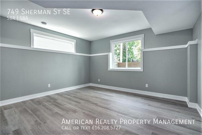 Foto del edificio - 749 Sherman St SE
