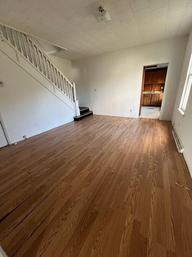 Building Photo - 2029 Commercial Ave