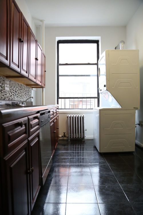 Building Photo - 187 Bleecker St
