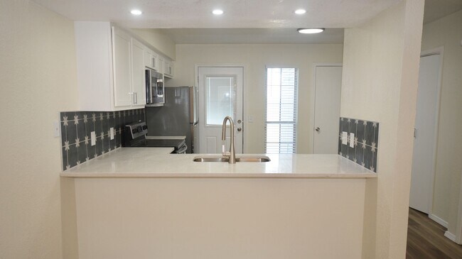 Photo - 3707 N Saint Charles St Apartment