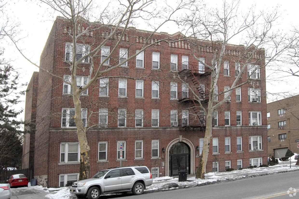Building Photo - 878-882 Kennedy Blvd
