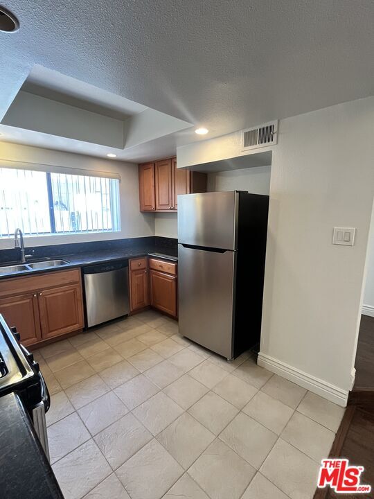 Building Photo - 443 S Gramercy Pl