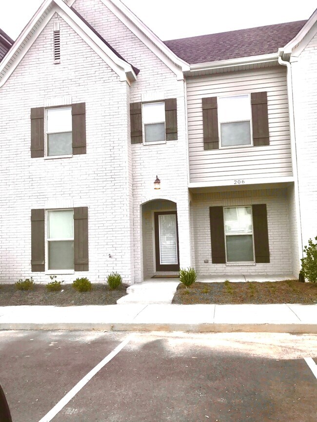 Exterior view - 206 Massee Cir