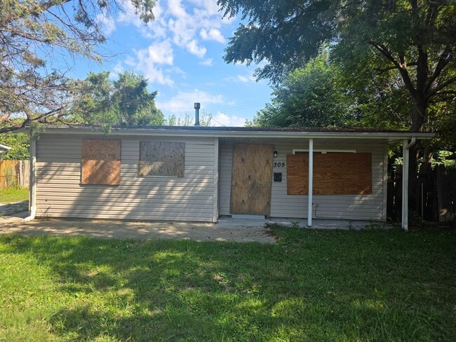 Building Photo - 1305 St Stephens Dr