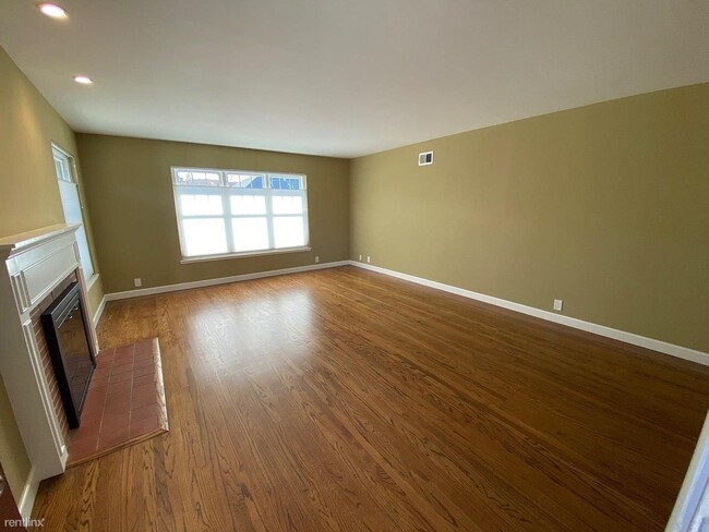 Building Photo - 2 br, 1.5 bath House - 1207 Maple St