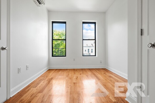 Foto del edificio - 235 Jefferson St
