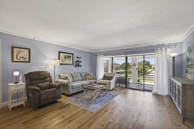 Building Photo - 300 N Hwy A1A