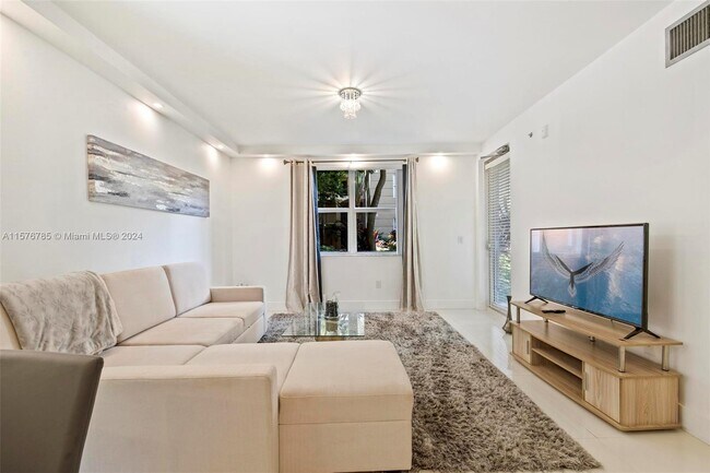 Foto del edificio - 17125 N Bay Rd