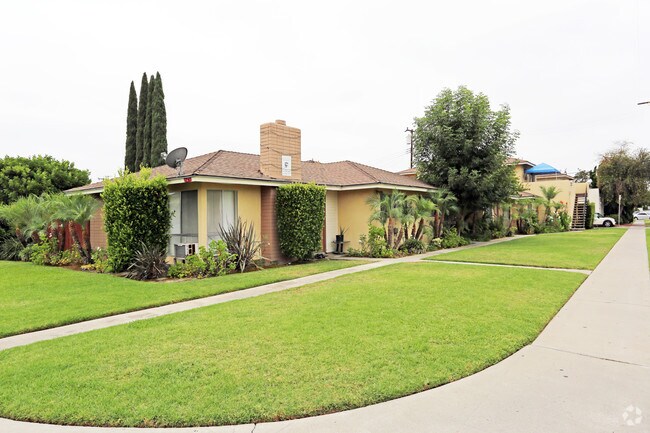 Foto del edificio - 13251 Fletcher St.