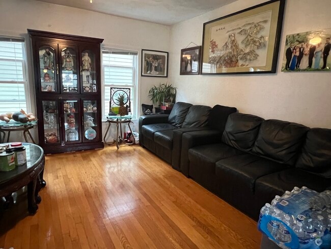 Photo - 10 Leyden St (Medford, MA) Apartments
