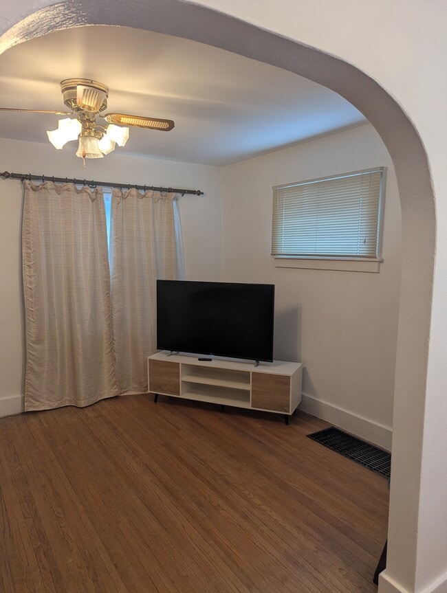 Building Photo - 205 16th St S