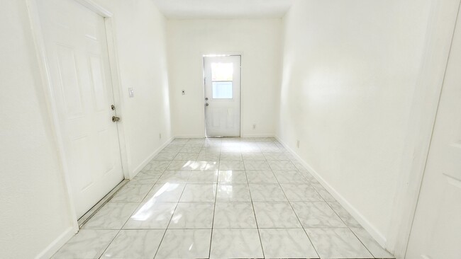 Foto del edificio - 421 W Evanston Cir
