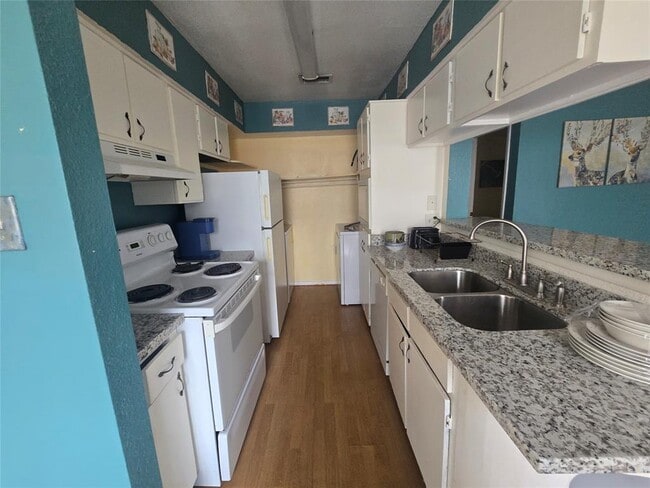 Building Photo - 2626 Holly Hall St