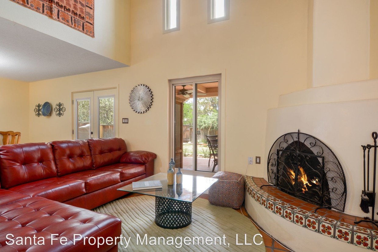 Primary Photo - 2 br, 1.5 bath House - 3074 Plaza Blanca