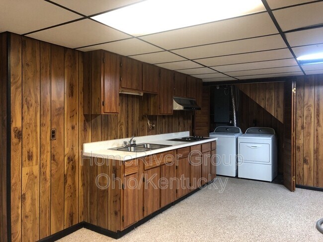 Building Photo - 112 Oakway Dr