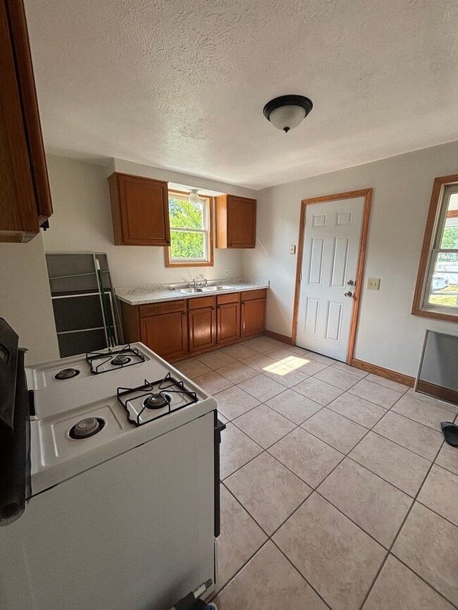 Building Photo - Charming 3 beds 1 bath in Maple Heights!
