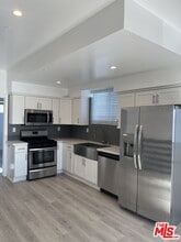 Building Photo - 642 N Manhattan Pl