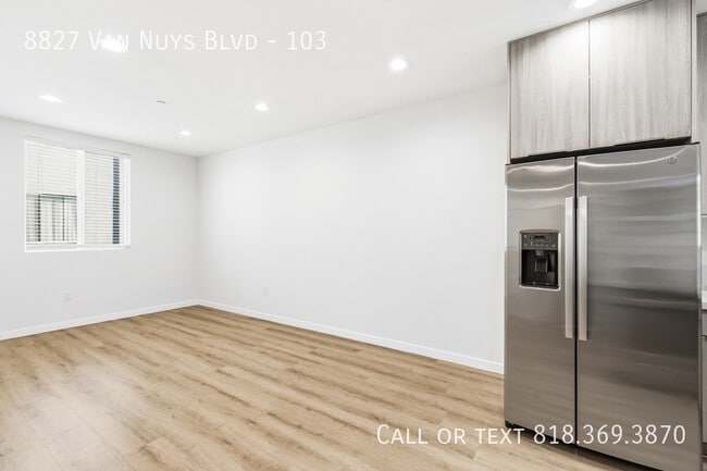 Foto del edificio - 8827 Van Nuys Blvd