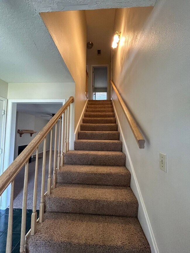 Building Photo - 1209 S 41ST CIR DUPLEX