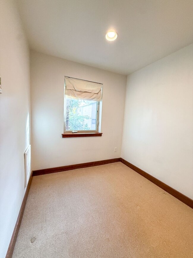 Foto del edificio - 3bd/2.5ba Seattle Townhome