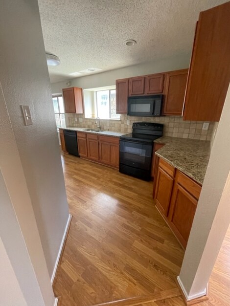 Building Photo - 253 Overland Trl