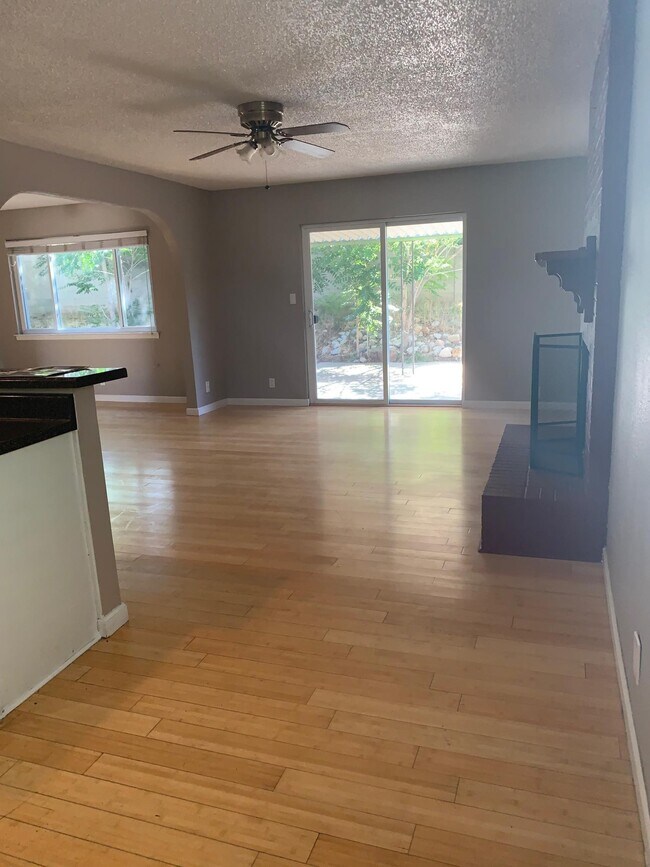 Foto del edificio - 1212 Willys Knight Dr NE