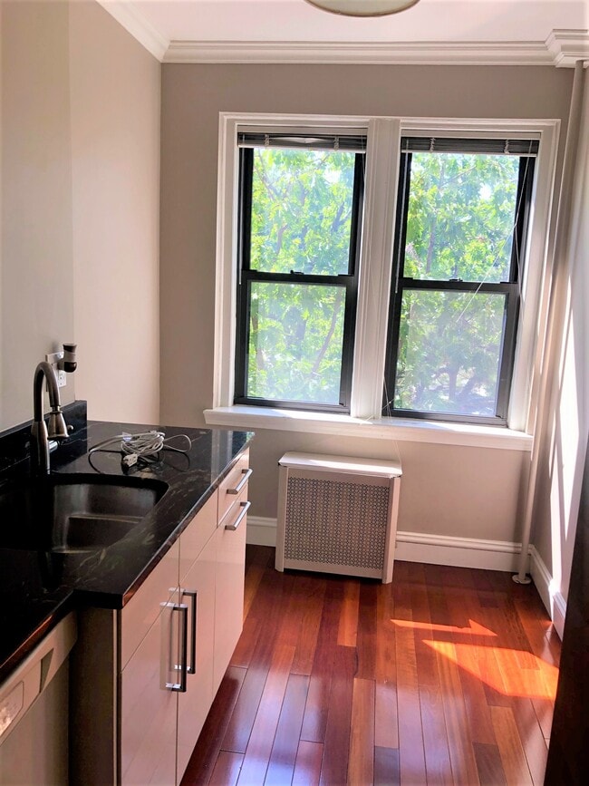 Building Photo - 145 Englewood Ave