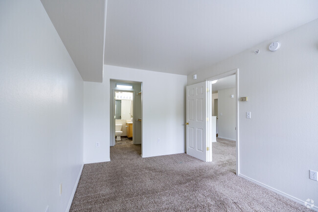 Bedroom1 - Creekside Manor