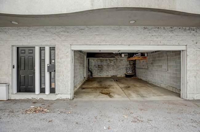 Building Photo - 2231 N Lister Ave