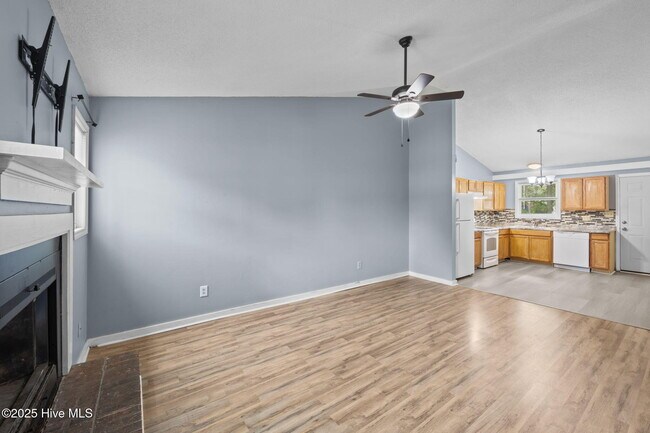 Foto del edificio - 230 Cedar Ridge Ln