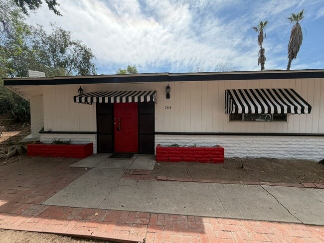 Building Photo - 764 S University Dr