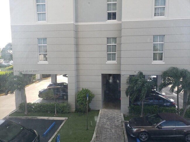 Building Photo - 1791 NE Miami Gardens Dr