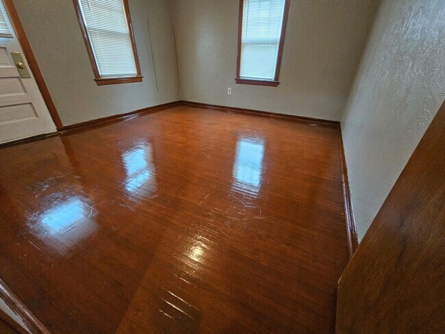 Foto del edificio - 709 E Oakland St