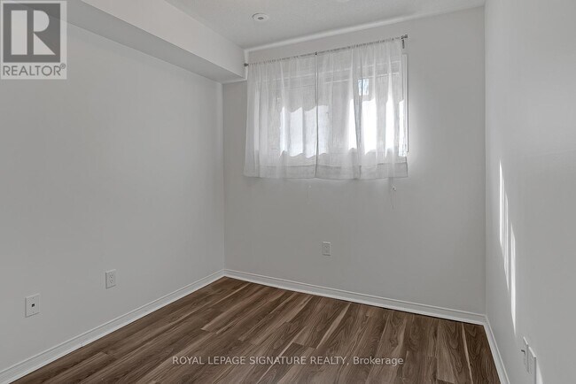 Photo du bâtiment - 60 Turntable Crescent