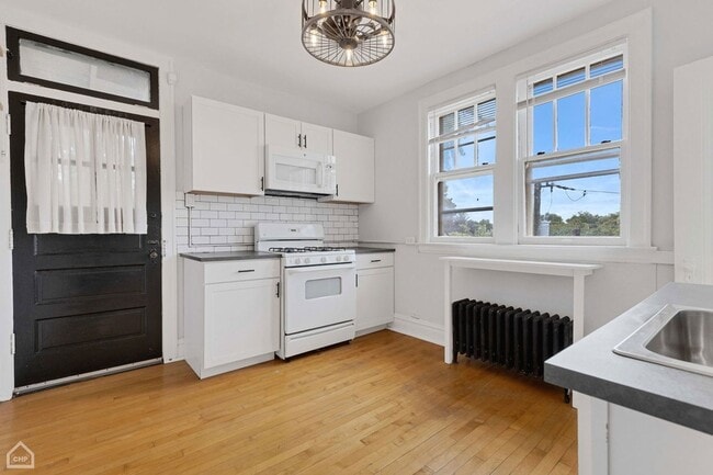 Building Photo - 3636 Grand Boulevard Unit 3N