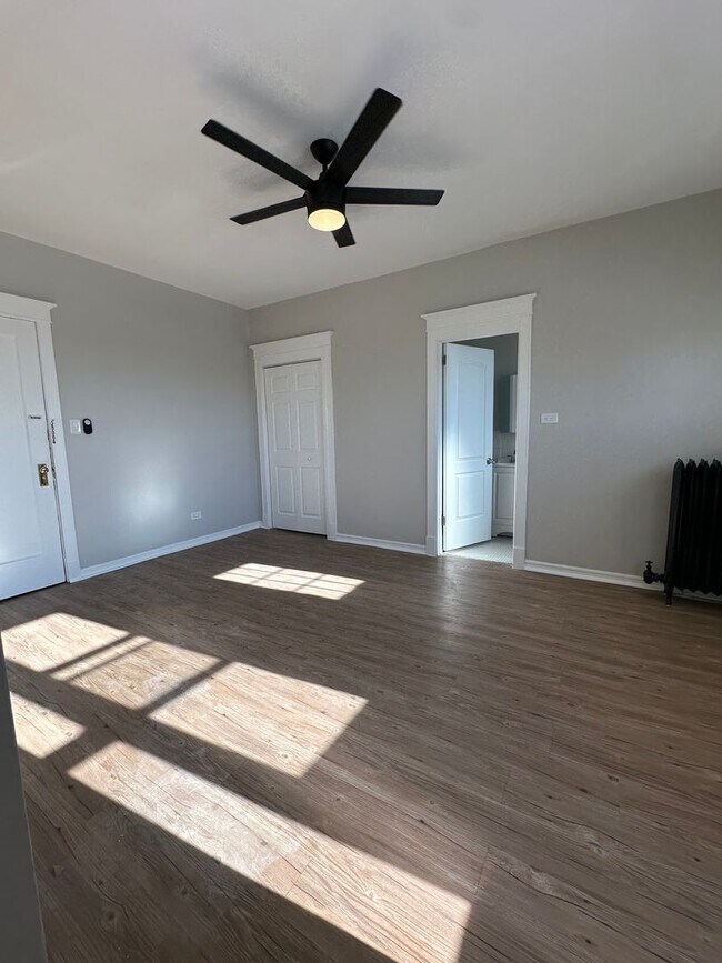 Foto del edificio - 4363 N Kenmore Ave