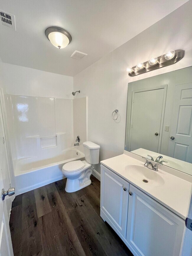 Foto del edificio - 5213 Wallis Rd