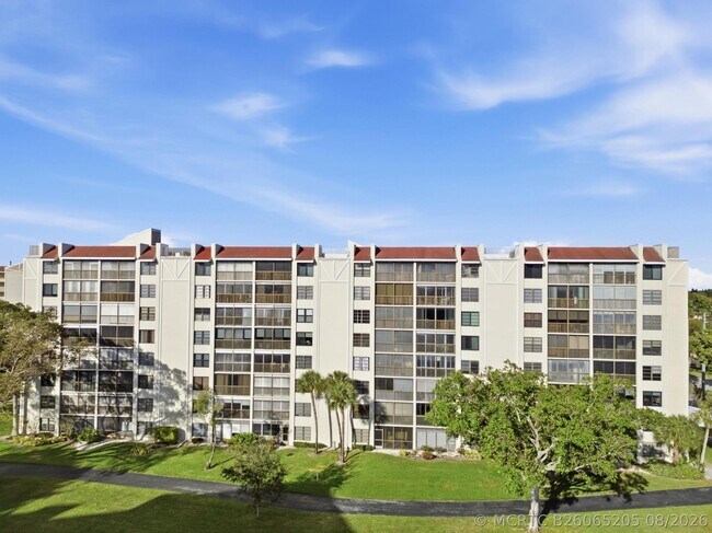 Building Photo - 14475 Strathmore Ln