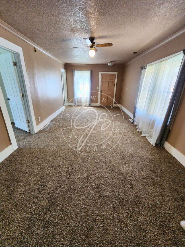 Foto del edificio - 2 Bedroom | 1 Bathroom | Fenced Yard | Detached Garage