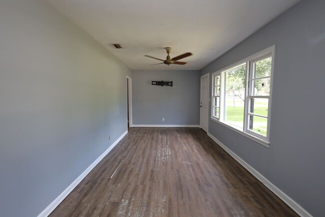 Building Photo - 751 E Brookwood Pl