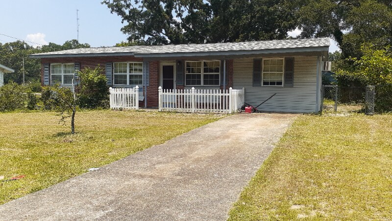 Foto principal - 6106 Clearwater Ave